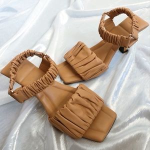 ❌sold❌khaite amalfi heel in tan/beige 36.5